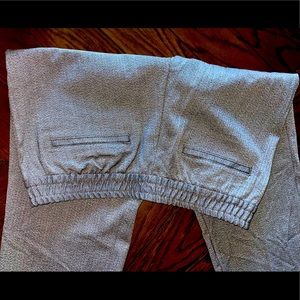 33/30 Banana Republic E-Waist Tapered Pants